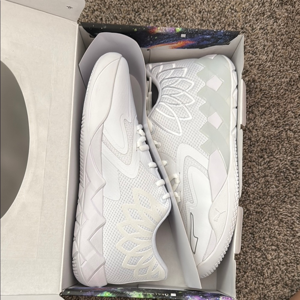 Puma White Sneakers Sleek Minimalist Design